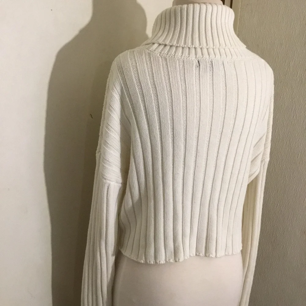 Forever 21 Cropped, oversized turtleneck sweater - Picture 3 of 7